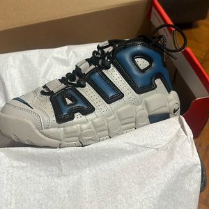 Nike More AIR UPTEMPO SIZE 3.5 GS/Y grey and blue